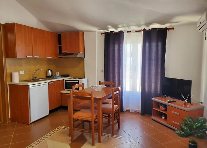 Summer Gate Σαράντα